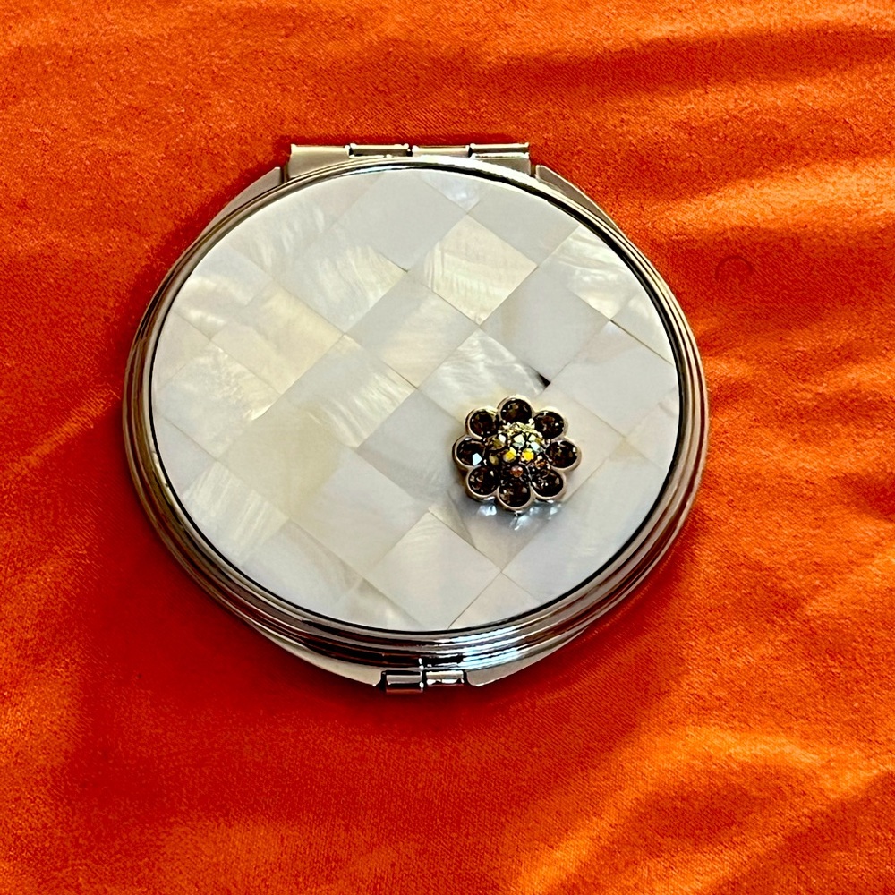 NEW Spring Street Double Mirror Jeweled Purse Compact with Flower Design